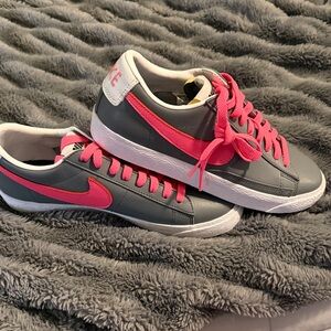 Nike Women's Gray and Pink Sneakers